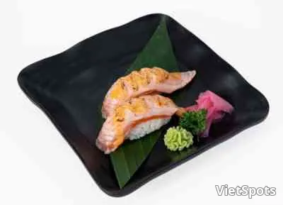 Grilled salmon nigiri with cheese