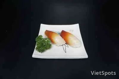 Red clam nigiri