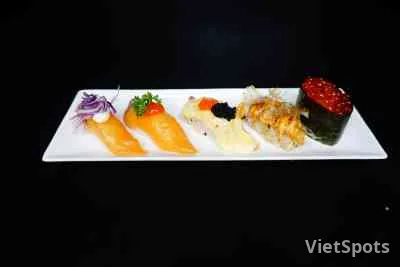 Salmon nigiri set (5 pcs)