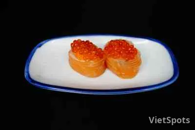 Salmon gunkan with salmon roe