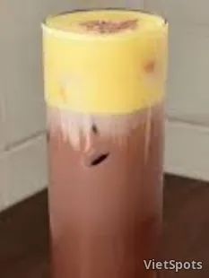 Молочный чай с шоколадом и яичным кремом