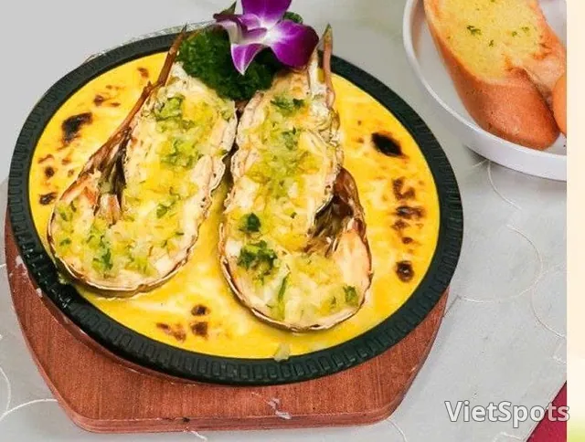 치즈를 넣어 구운 로브스터&갈릭브레드