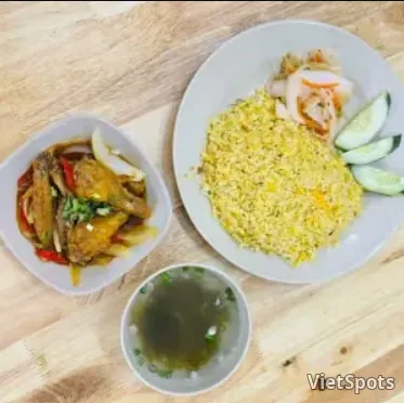 Cơm cánh gà chiên mắm