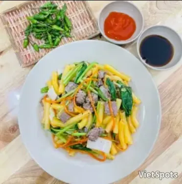 Nui xào bò