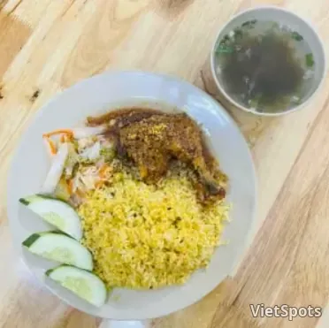Cơm gà xối mỡ sốt xì dầu