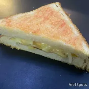 मेंताइको टोस्टेड सैंडविच (अंडे के साथ)