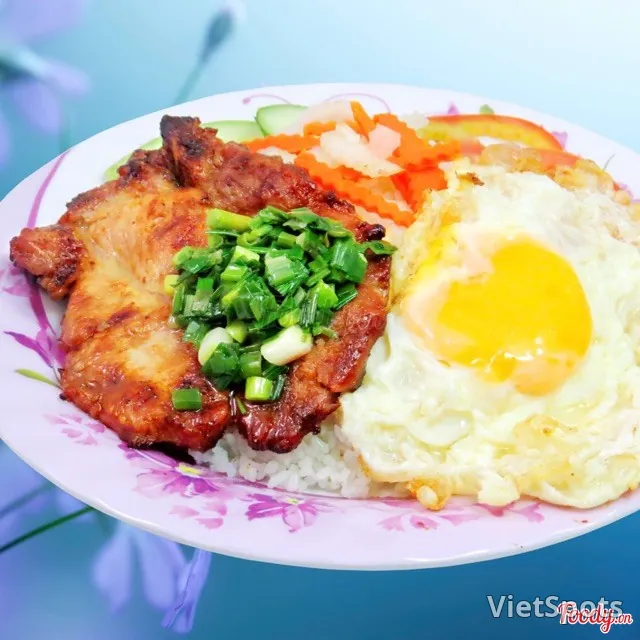 Cơm Sườn Nướng Ốp La
