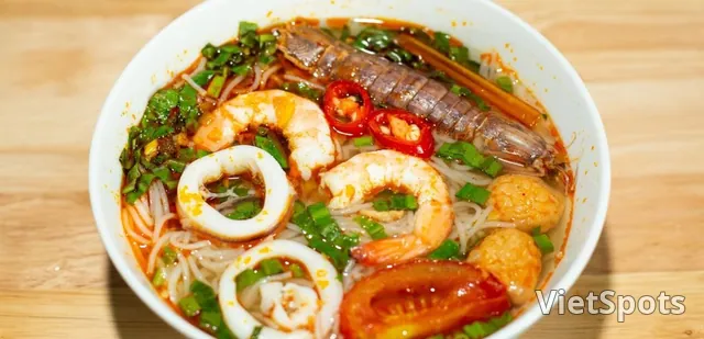タイ風シーフード・つみれ入りブン