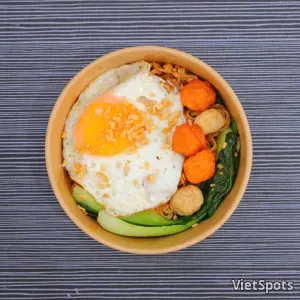 Mixed Noodles with Fish Balls & Fried Egg