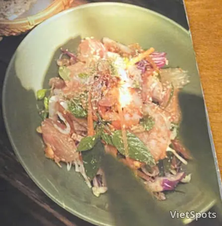 ザボンとエビ・豚肉のサラダ