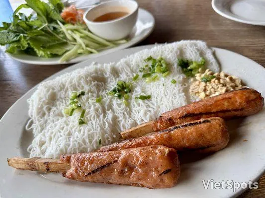 エビのレモングラス串とバインホイ