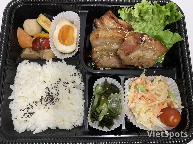 豚スペアリブの黒胡椒ソース丼