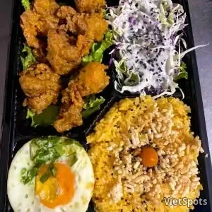 Cơm gà sốt trứng muối
