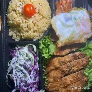 Cơm sườn giòn sốt trứng muối