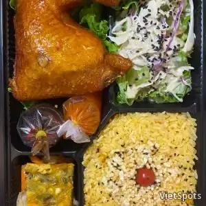 Cơm chiên đặc biệt với gà rán