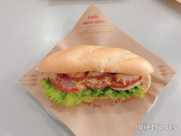 Bánh mì thịt chả truyền thống