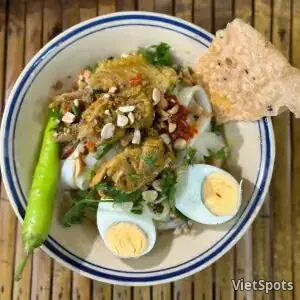 Mì Quảng gà trứng lớn