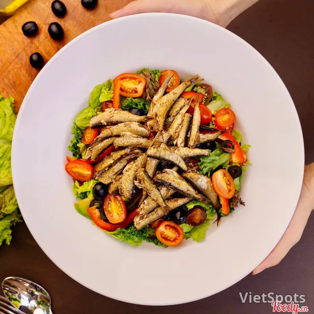 Salad cá trích xông khói biển Baltic