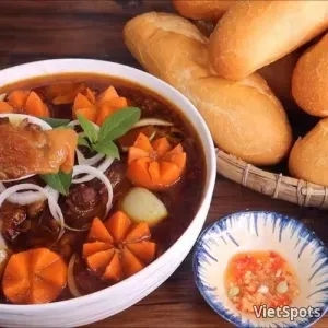 紅燒牛肉大份 + 2個法國麵包