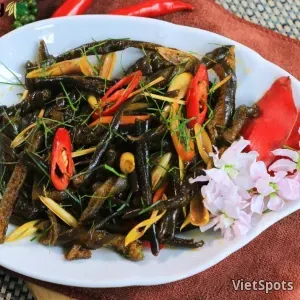 Tảo xoắn Chi Lê xào xả ớt