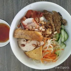 bún trộn thập cẩm