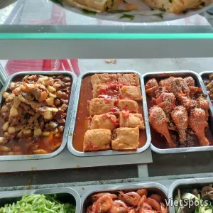 ข้าวเต้าหู้ยัดไส้ + หมูพะโล้