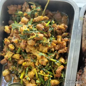 ข้าวเครื่องในหมูผัดขมิ้น