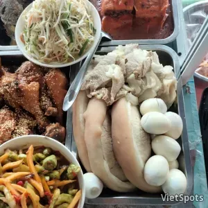 ข้าวหมูต้ม + ถั่วงอกดอง