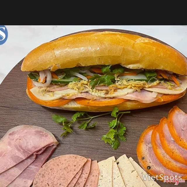 Бань ми с мясной нарезкой