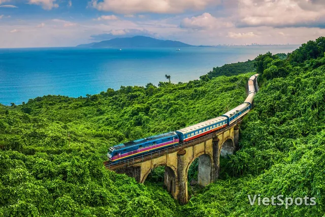 Tour tàu hỏa Huế (bữa trưa)