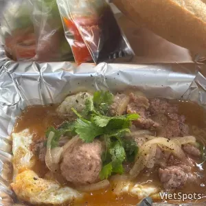 Bò , 2 trứng , xíu mại , pate