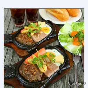 Bò , trứng , xúc xích