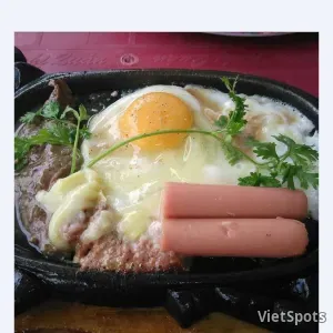 2 trứng , xúc xích