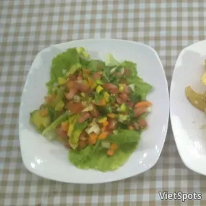 Combo rau salad trộn + cơm trắng + sinh tố xoài