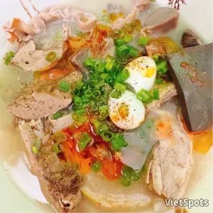 บั๊ญกัญเนื้อและเครื่องในเป็ด