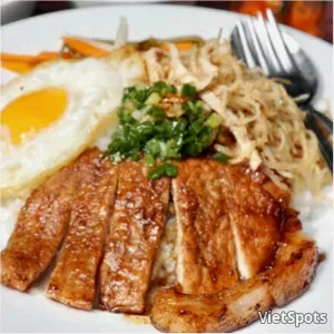 Cơm Sườn Ốp La