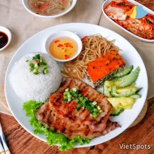 Cơm Sườn , Chả