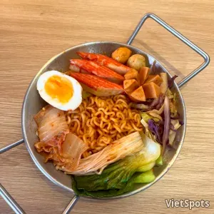 カニカマ辛口混ぜ麺