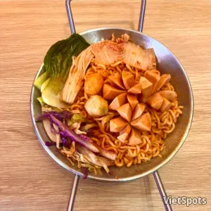ソーセージ辛口混ぜ麺