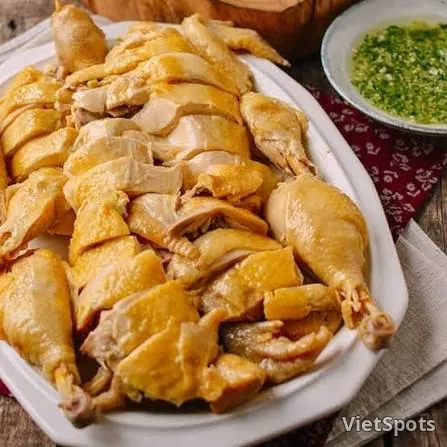 ไก่ทั้งตัวสับเสิร์ฟผัก