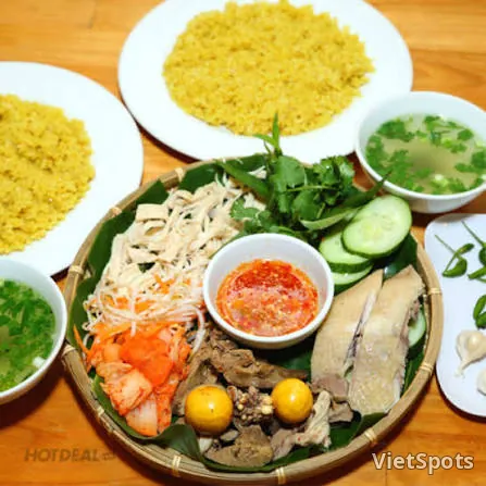 คอมโบ 1: ไก่สับครึ่งตัว + ข้าว ซุป สลัด