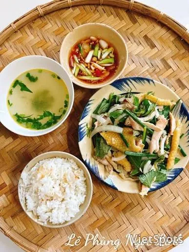 คอมโบ 3: เนื้อฉีก 1 ตัว + ข้าว ซุป สลัดผัก