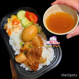 红烧肉碎米饭