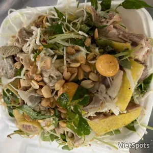 粥 + 2人份手撕鸡沙拉 + 鸡杂与鸡未成熟蛋
