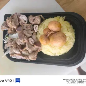 鸡杂与鸡未成熟蛋饭 + 沙拉