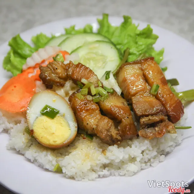 红烧肉碎米饭