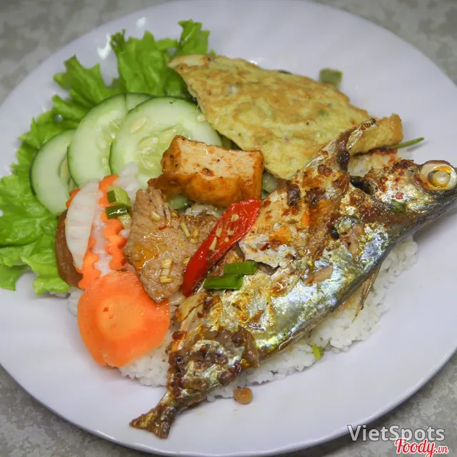 红烧鱼碎米饭