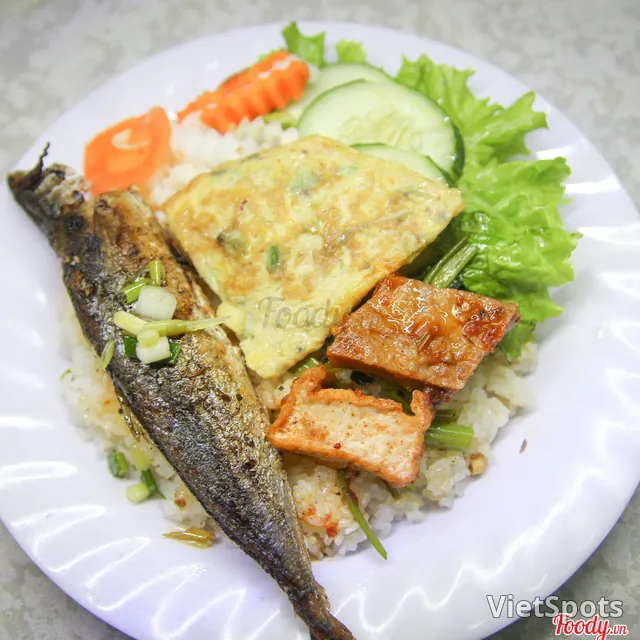 炸鱼碎米饭