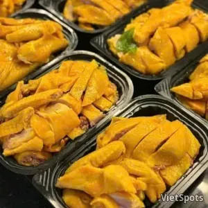 पूरा गरम भाप में पका नमक-पका चिकन + 1 पेप्सी बोतल मुफ़्त