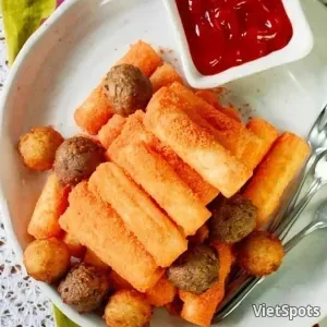 चीज़-शेक्ड तोकबोक्की विद बीफ बॉल्स